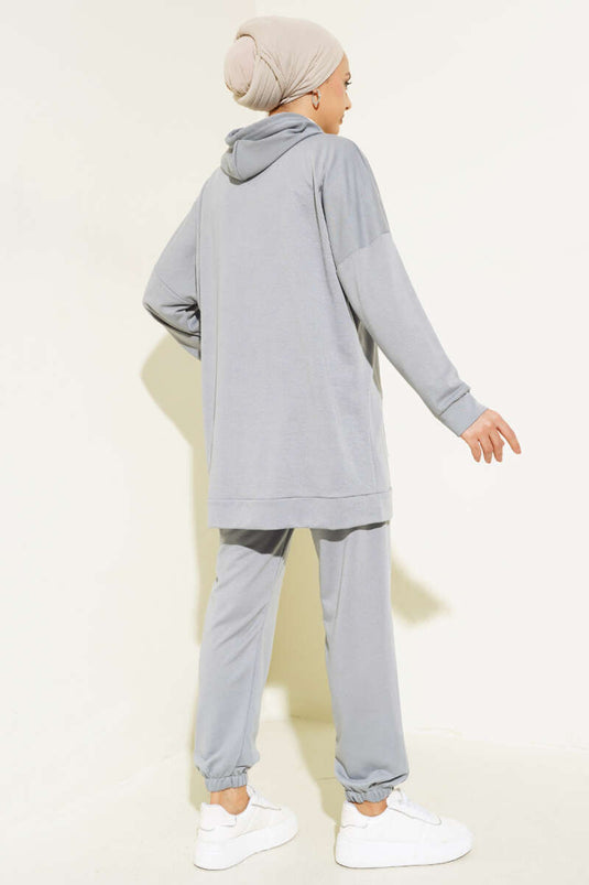 بدلة مزدوجة بغطاء رأس وأرجل مرنة باللون الرمادي الداكن