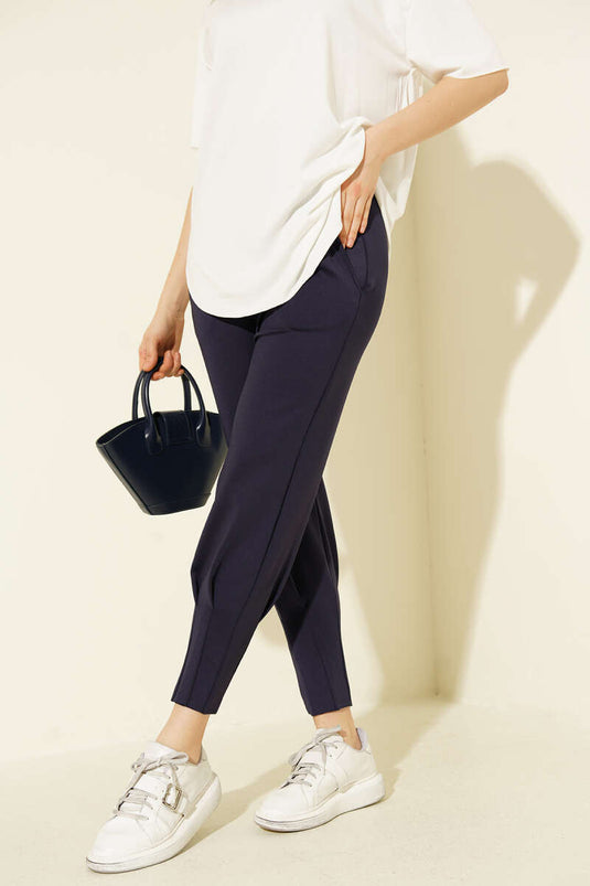 Pantalon en scuba bleu marine avec poches et taille élastiquée