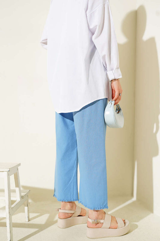 بنطلون مزين بالشراشيب والدانتيل باللون الأزرق