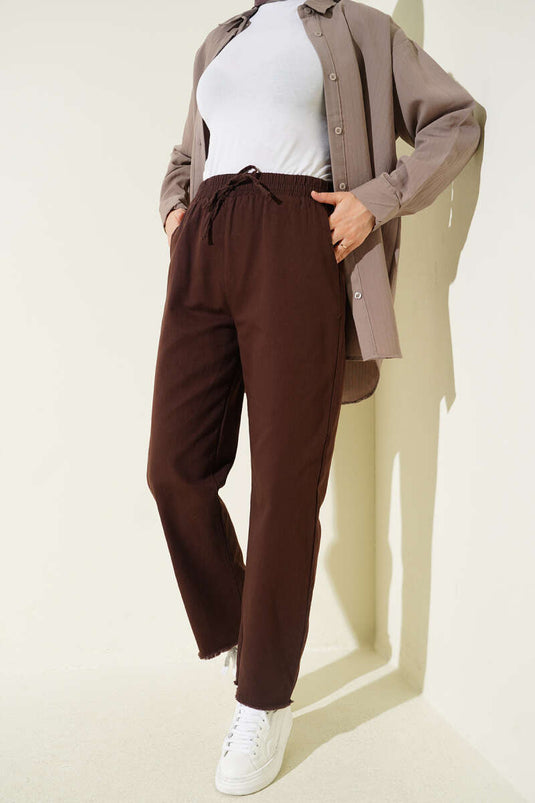 Pantalon en gabardine à taille élastique avec franges, couleur café