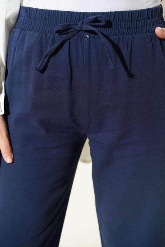 Pantalon en gabardine bleu marine avec taille élastique et franges