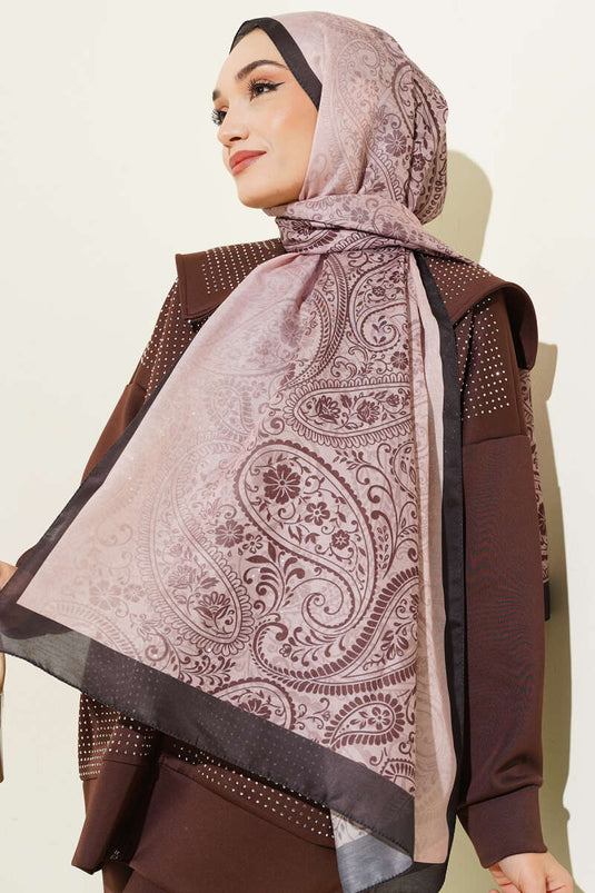 وشاح أسود بنقشة زهور بيزلي