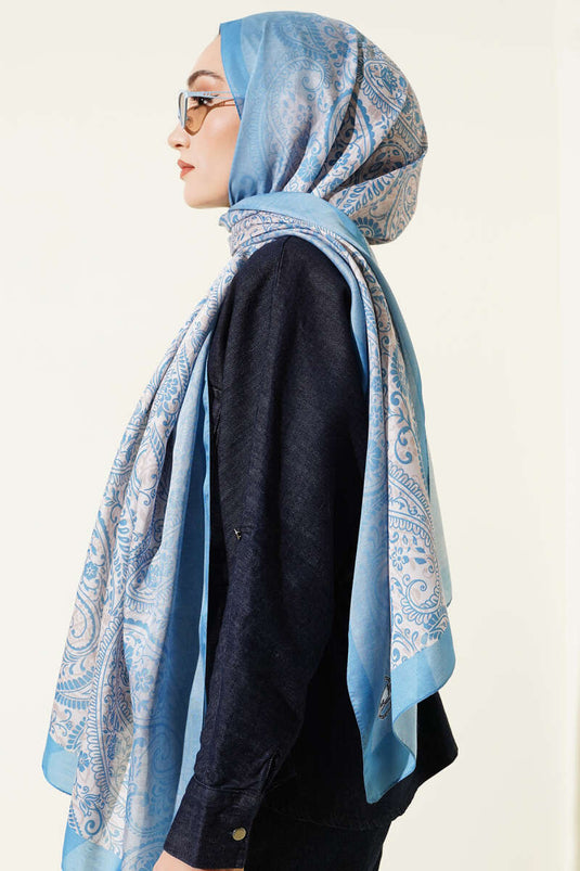 وشاح بنقشة زهور بيزلي، أزرق فاتح