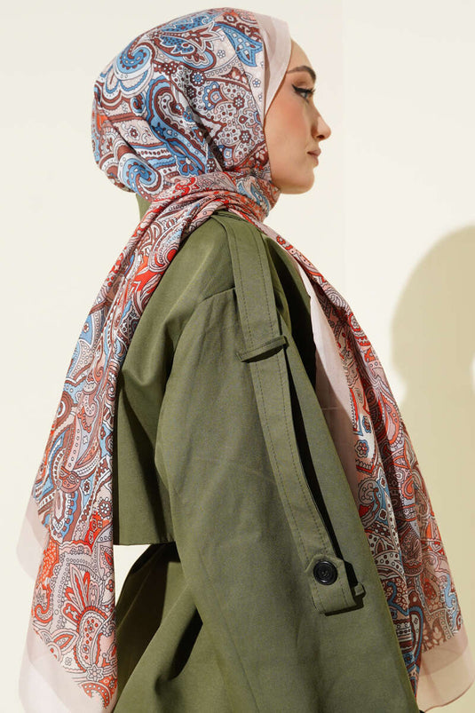 شال بنقشة بيزلي، لون جملي