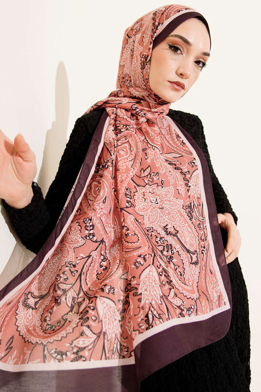 وشاح ناعم بنقشة بيزلي بني داكن