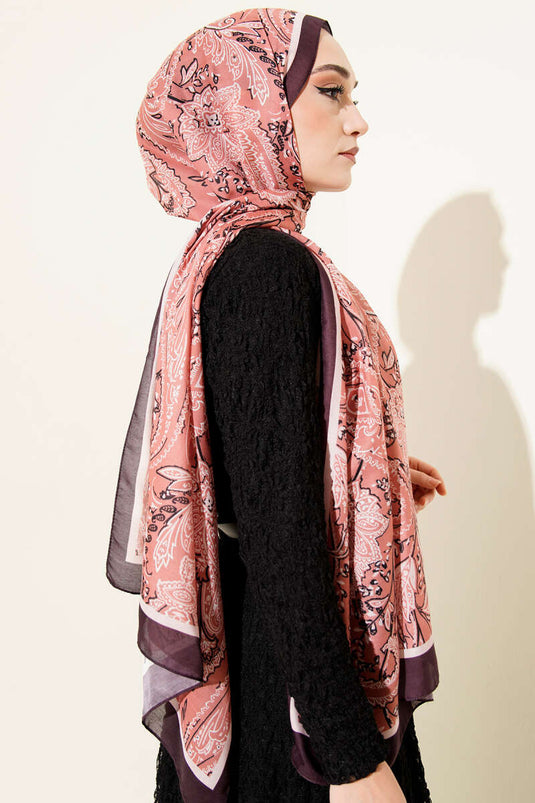 وشاح ناعم بنقشة بيزلي بني داكن