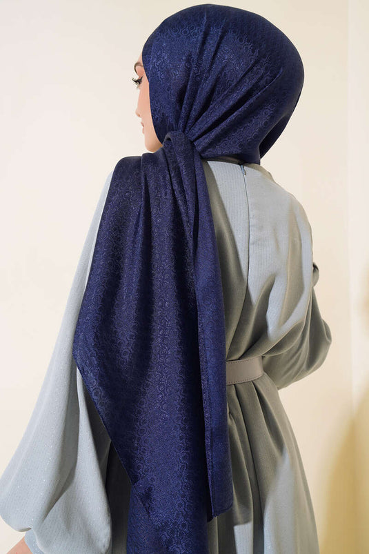 شال من القطن الجاكار باللون الأزرق الداكن