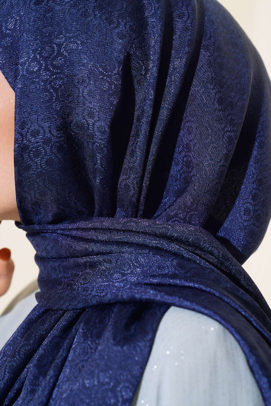 شال من القطن الجاكار باللون الأزرق الداكن