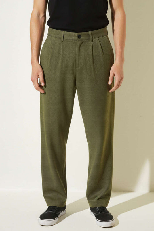 بنطال رجالي واسع من القماش القطني بلون زيتي