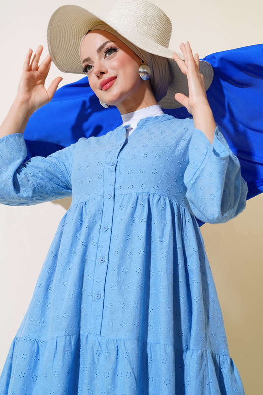 Kleid mit Gänseblümchen-Stickerei, Blau