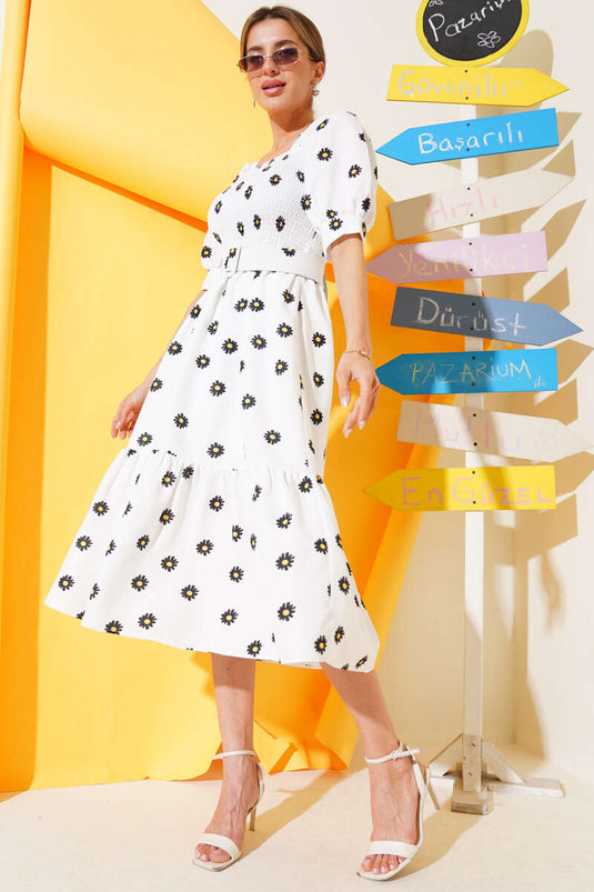 Weißes Midikleid mit Gänseblümchenmuster