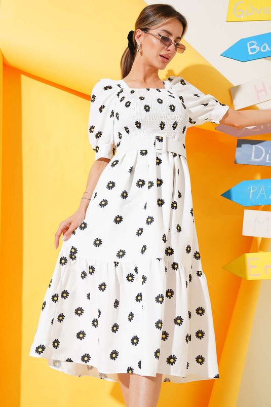 Weißes Midikleid mit Gänseblümchenmuster