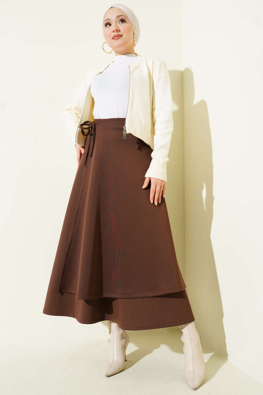 تنورة سكوبا بنمط قطع مربوطة باللون البني