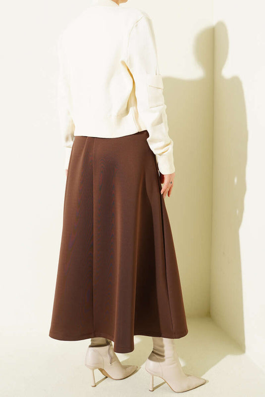 تنورة سكوبا بنمط قطع مربوطة باللون البني