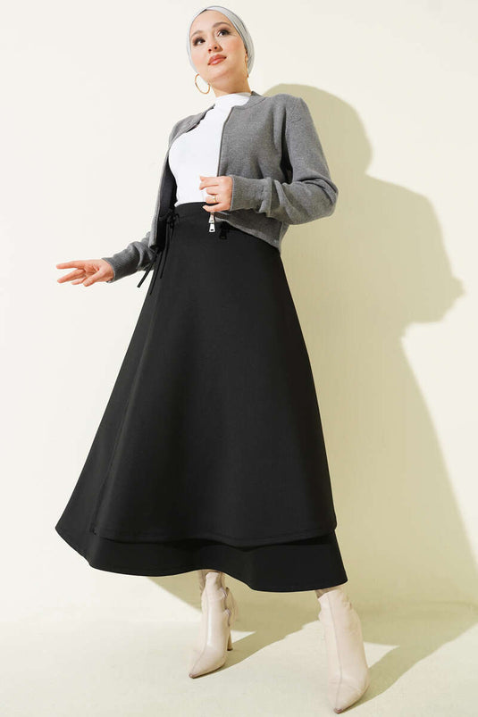 تنورة سكوبا سوداء بتفاصيل قطع ورباط