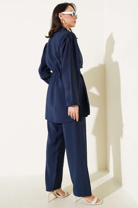 Maillot deux pièces bleu marine avec taille détaillée et tunnel