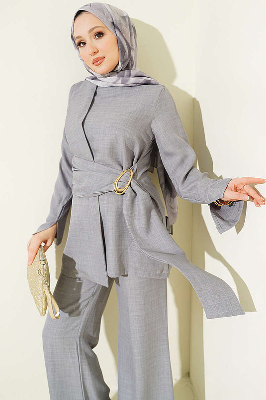 Ensemble double avec détail pièce et boucle dorée gris