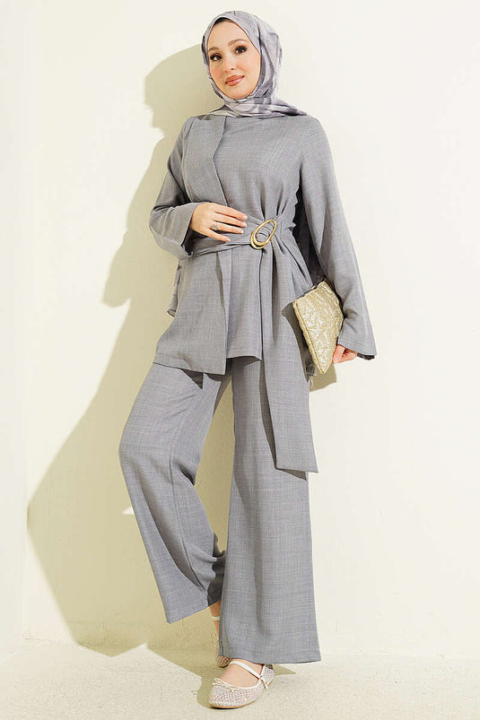 Ensemble double avec détail pièce et boucle dorée gris