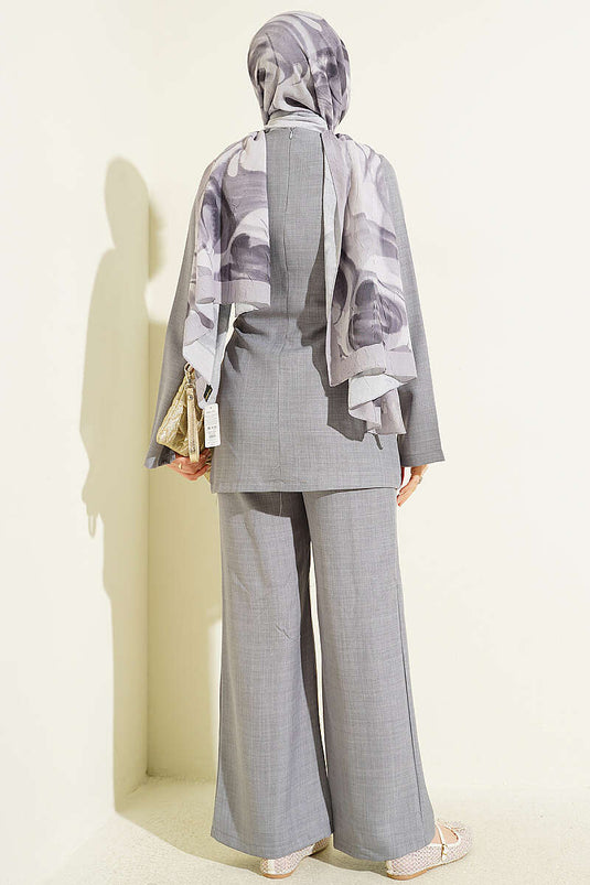 Ensemble double avec détail pièce et boucle dorée gris