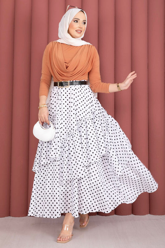 Jupe blanche à pois avec découpe asymétrique et empiècements