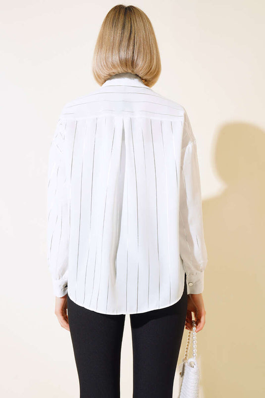 Glanzend gestreept overhemd met metalen knopen, wit