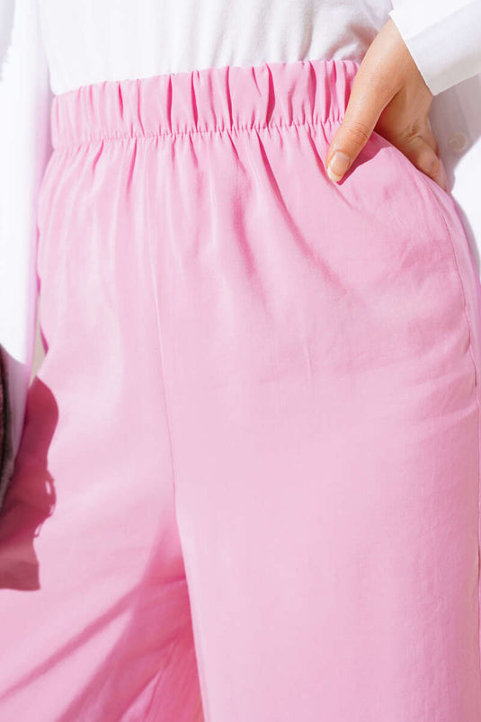 Pantalon en tissu aspect brillant rose