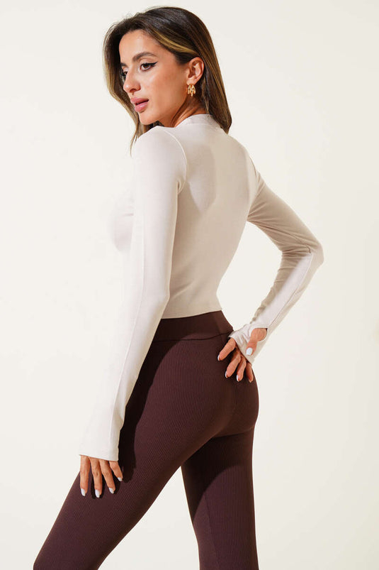 Crop top beige basique avec encolure américaine