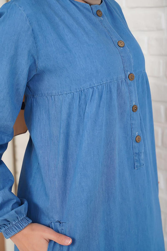 Robe en jean bleu à cinq boutons et patte de boutonnage