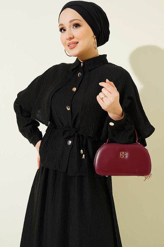 Ensemble deux pièces avec blouse pèlerine et jupe noire