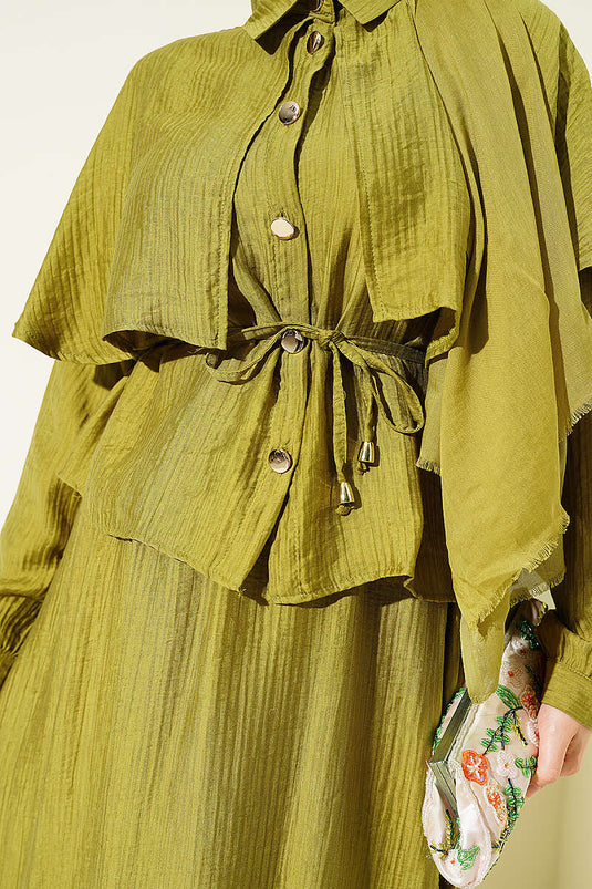 Ensemble deux pièces avec blouse pèlerine et jupe, vert olive