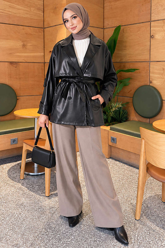Schwarzer Leder-Trenchcoat Mit Schulterklappen Und Cape