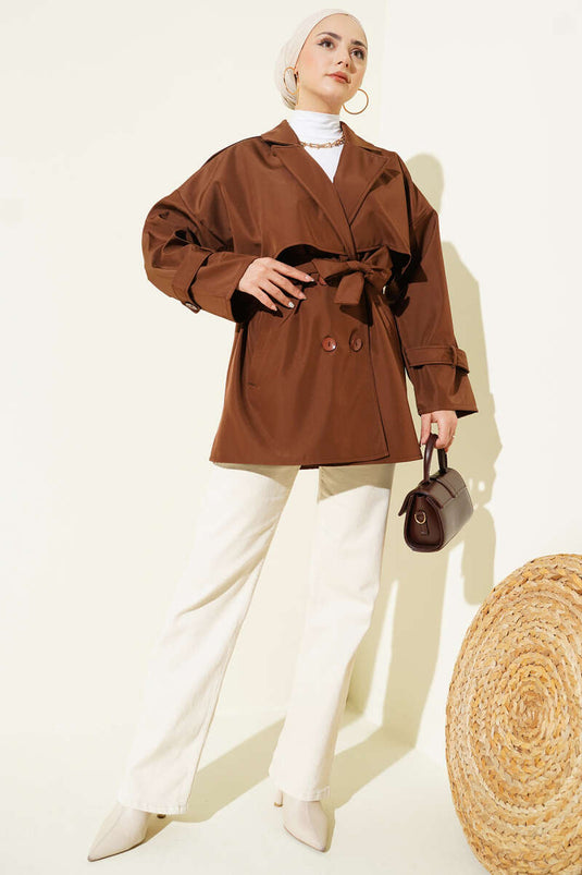 معطف ترنش بني بتفاصيل كتفي