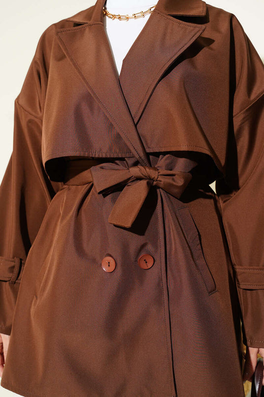 معطف ترنش بني بتفاصيل كتفي