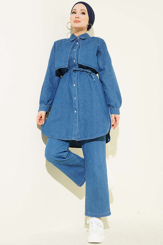 Ensemble deux pièces en jean avec détails de pèlerine bleu