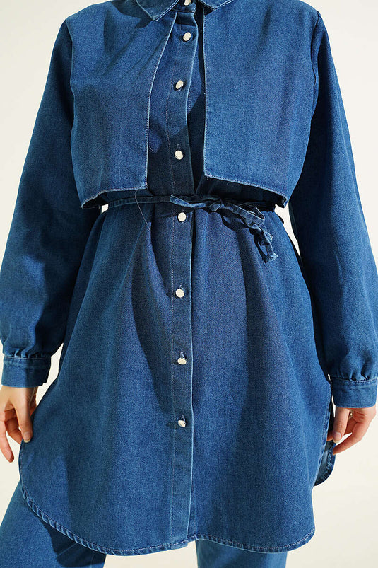 Ensemble deux pièces en jean avec détails de pèlerine bleu