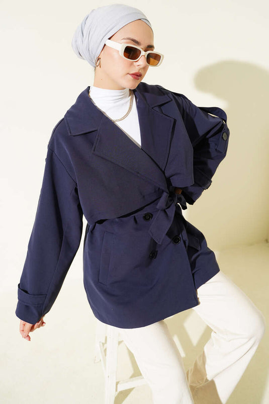 Kurzer Marineblauer Trenchcoat Mit Gürtel Und Cape-Details