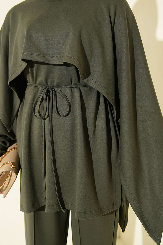 Ensemble Deux Pièces En Modal Avec Capuche Et Détail Cape En Kaki