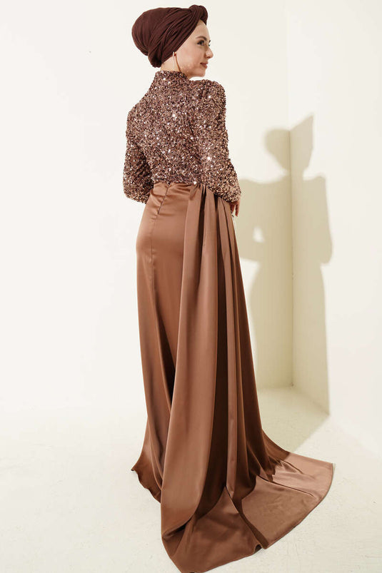 Robe de soirée latte avec cape et sequins décoratifs