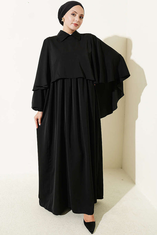 Schwarzes Kleid Mit Cape-Details