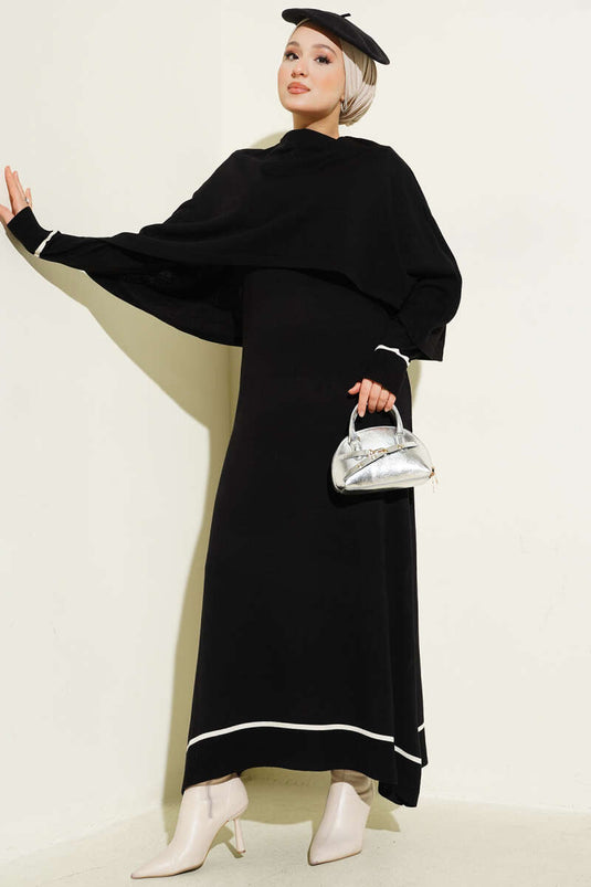 Robe en maille noire à cape détaillée