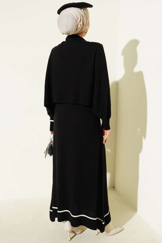 Robe en maille noire à cape détaillée