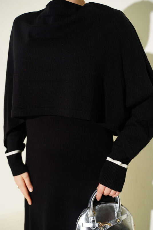 Robe en maille noire à cape détaillée