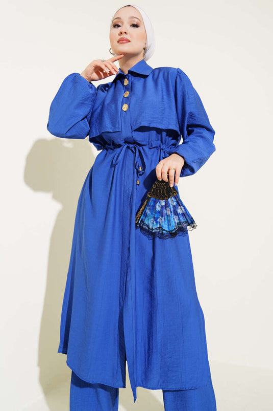 بدلة طويلة من قطعتين مع تفاصيل كيب