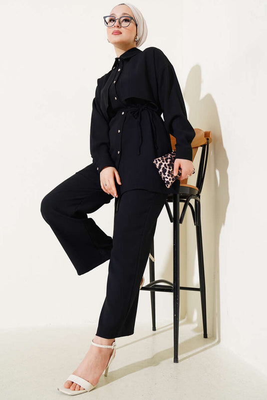 Costume deux pièces noir avec ceinture en corde et cape