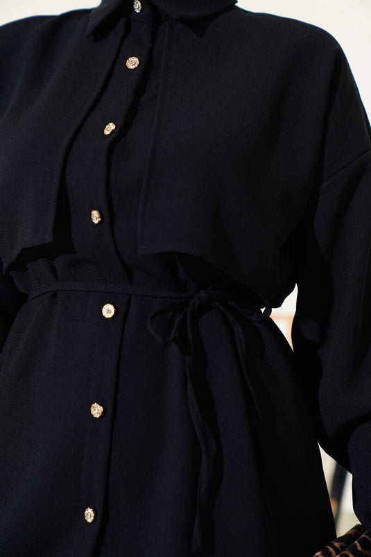 Costume deux pièces noir avec ceinture en corde et cape