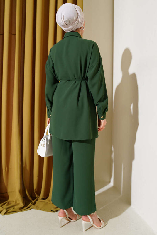 Ensemble deux pièces avec cape et ceinture en corde, vert