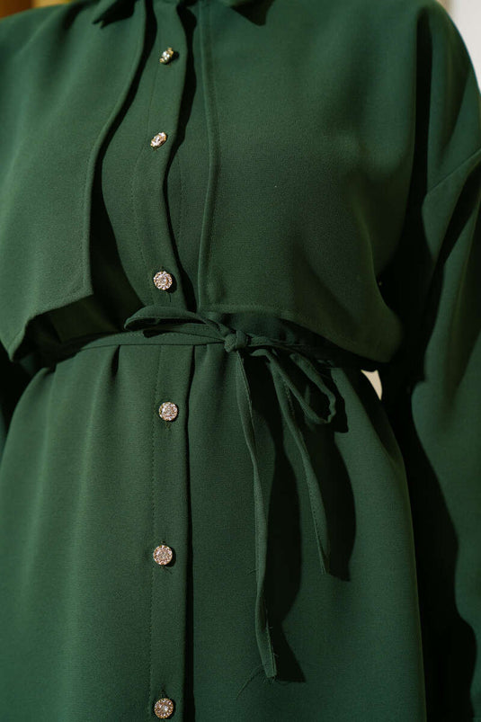 Ensemble deux pièces avec cape et ceinture en corde, vert