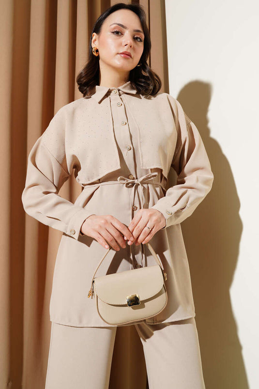 Ensemble deux pièces beige avec ceinture en corde et cape Stoned