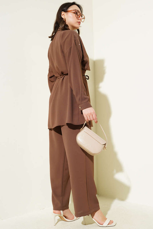 Costume deux pièces marron avec ceinture en corde et cape Stoned