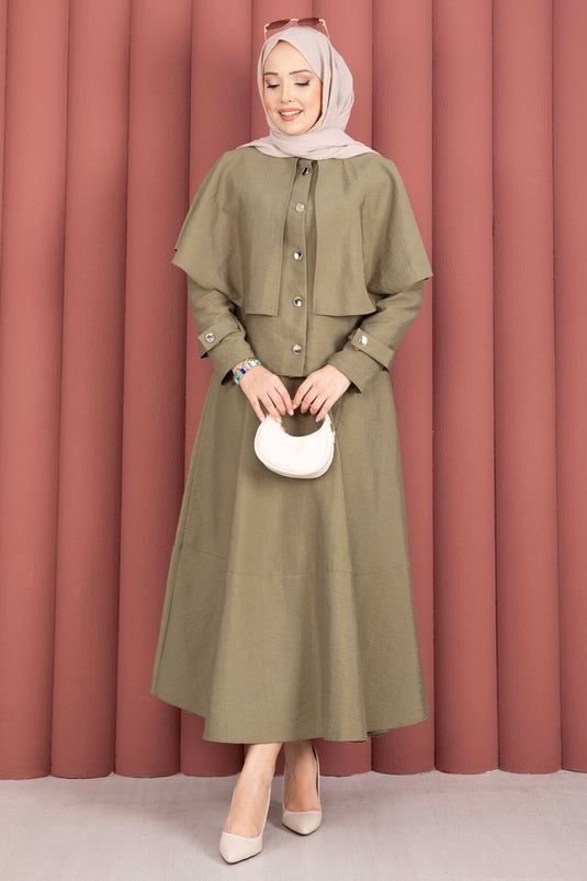 Ensemble deux pièces avec jupe à détails d'épaulettes et cape, vert olive